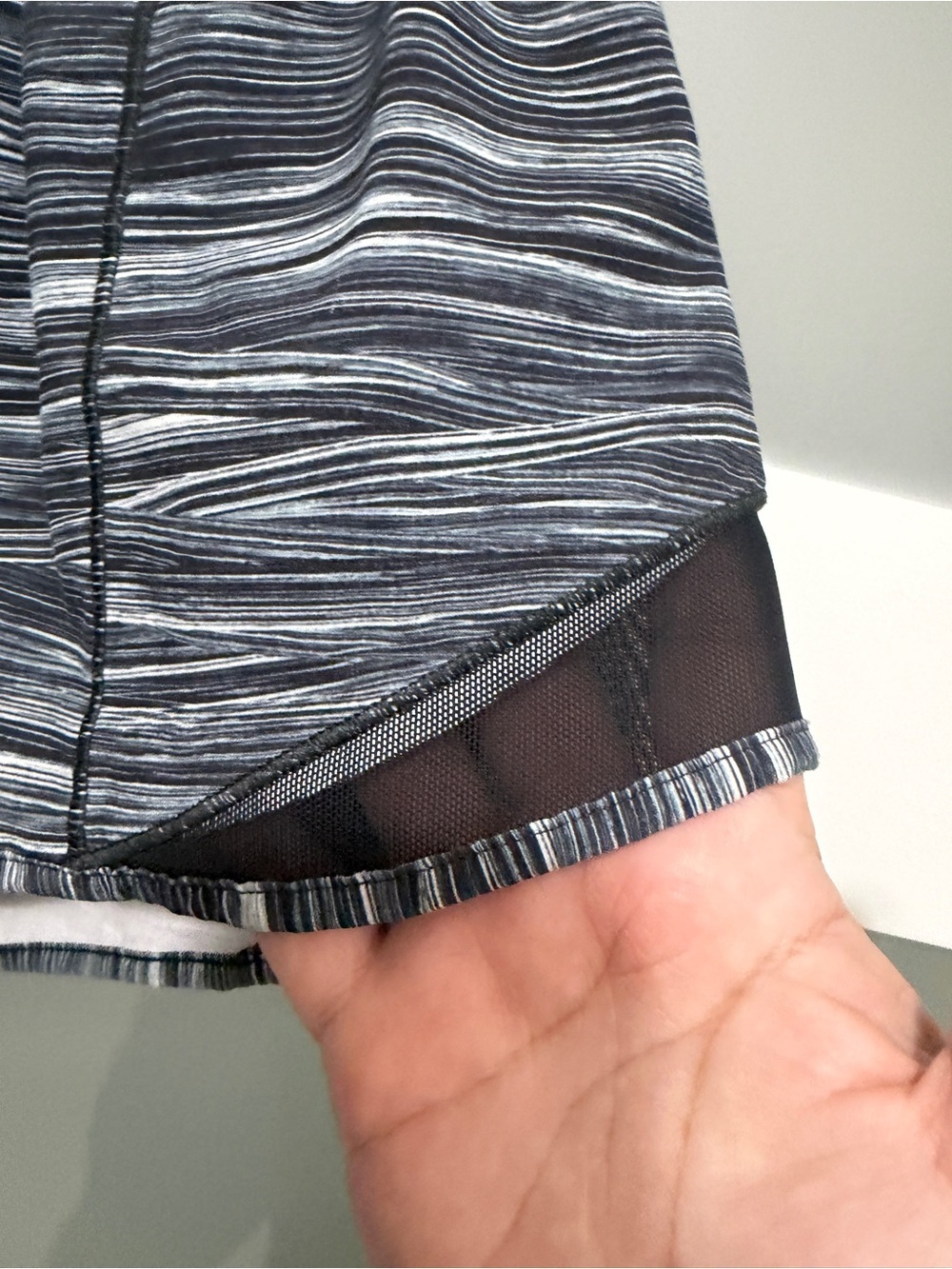 Lululemon Hotty Hot Short 4" Black - Picture 4 of 9